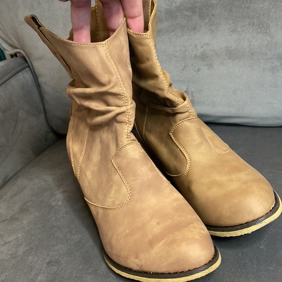 Body Central slouchy boots - Picture 4 of 5